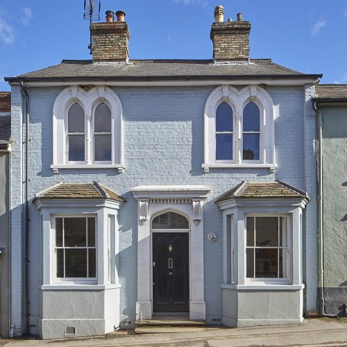 House prices are at a record high - an expert shares his top tips to navigate the overheated housing market