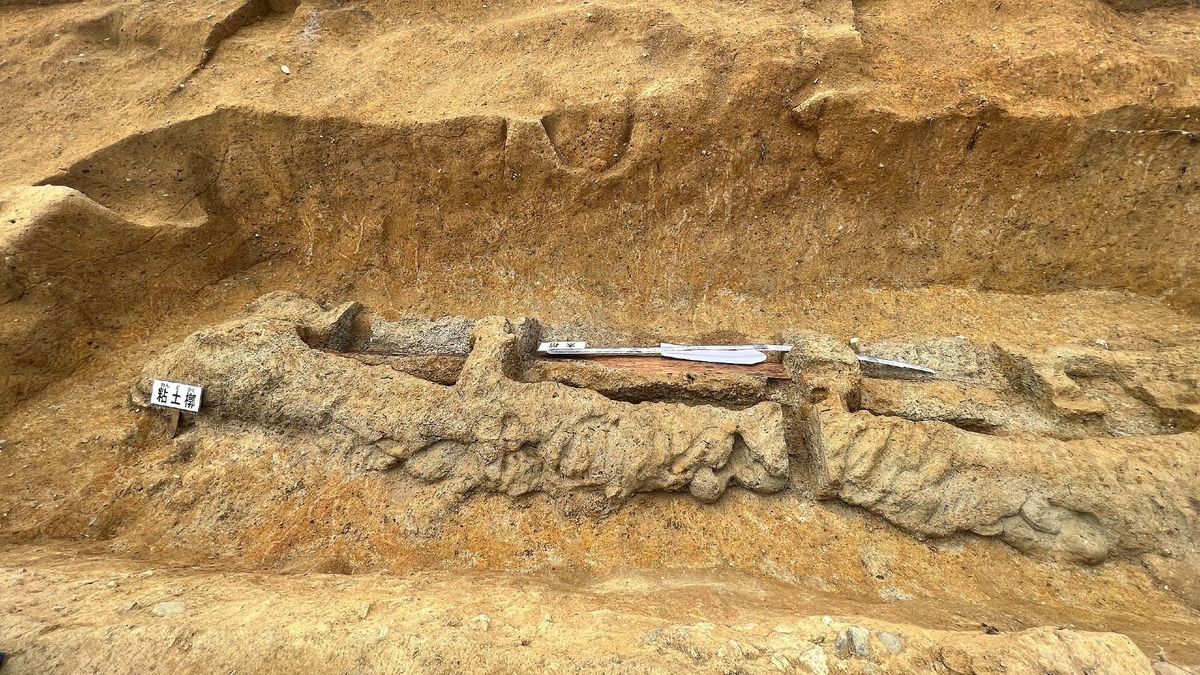 7.5-foot-long sword from 4th-century Japan may have 'protected' deceased from evil spirits