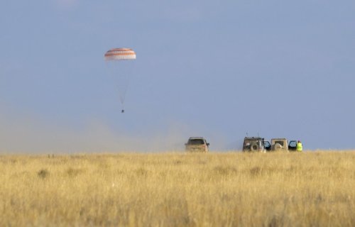 Record-setting NASA astronaut lands with Russian crewmates after 1 year on space station