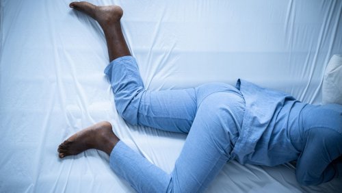 Doctor shares how to stop restless leg syndrome from ruining your sleep