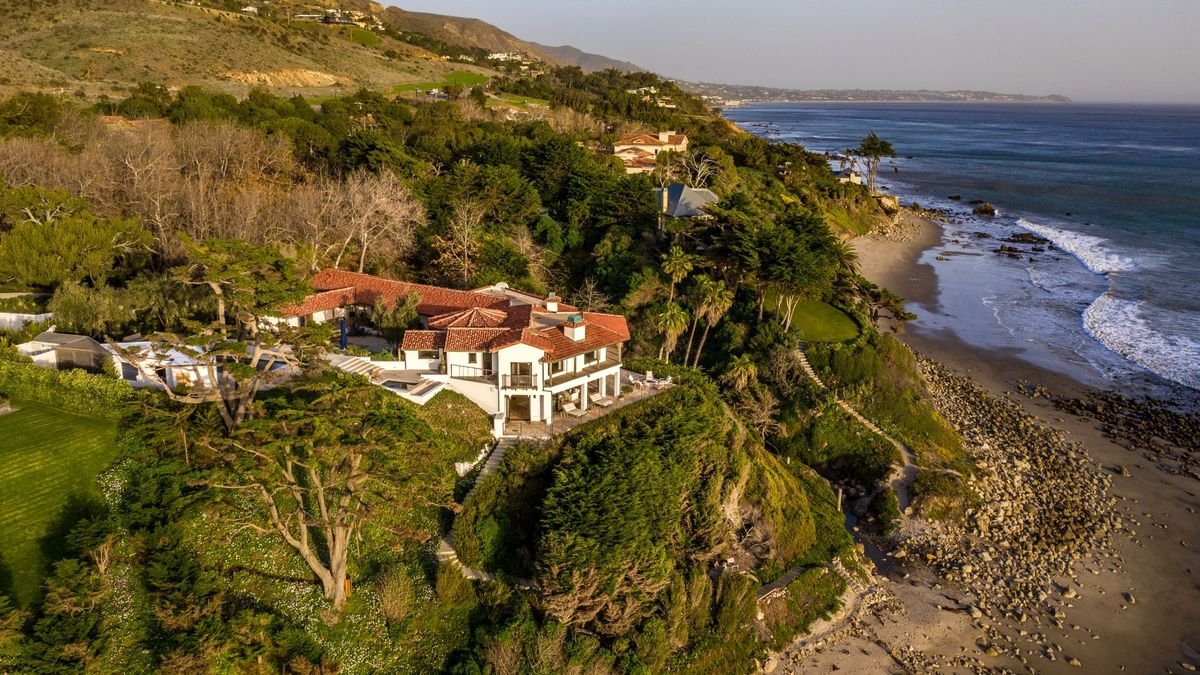 Inside Cindy Crawford's former Malibu mansion - On the market for $99 million