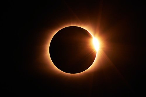 How to photograph the total solar eclipse with your camera or smartphone