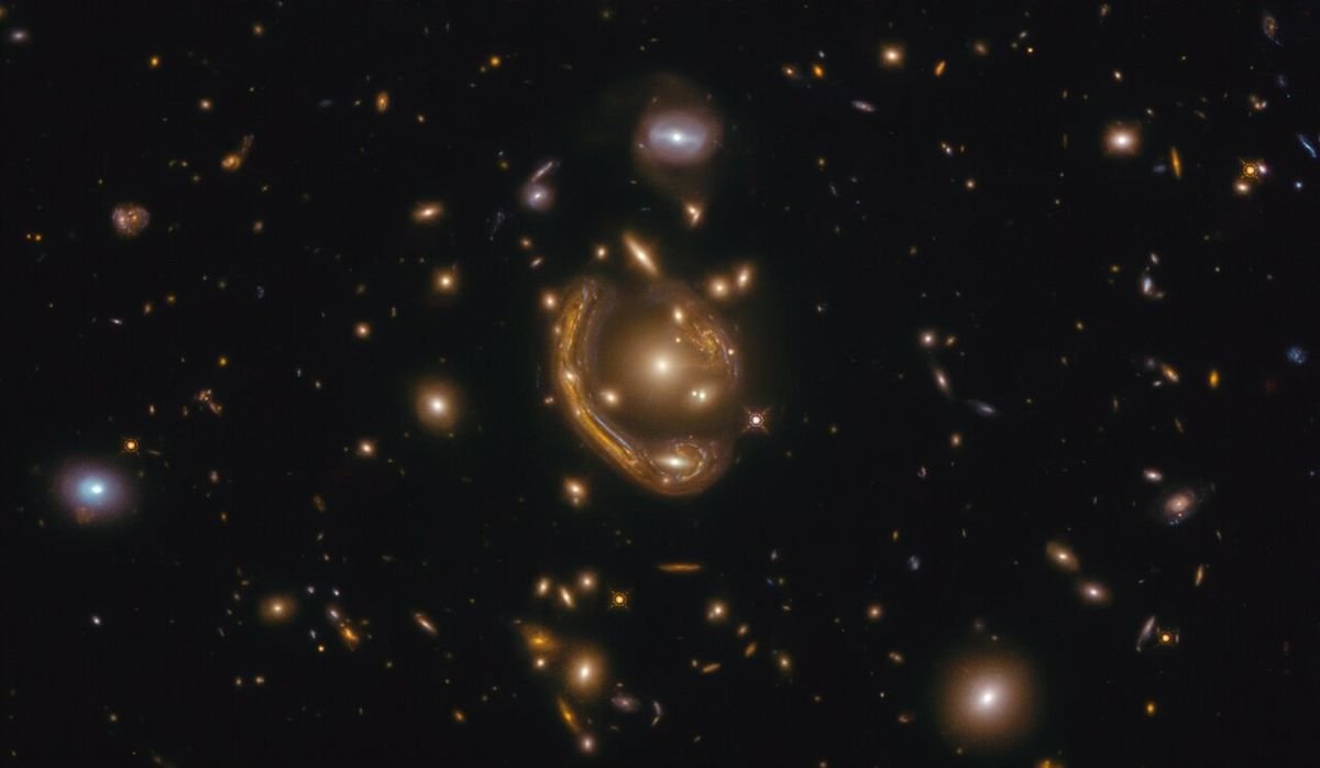 A cosmic magnifying glass: What is gravitational lensing?