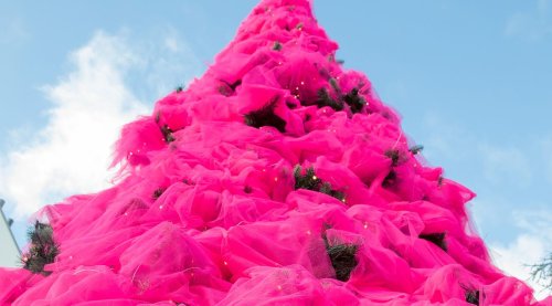 Roksanda creates a perfectly pink Christmas tree for Amsterdam’s Pulitzer hotel