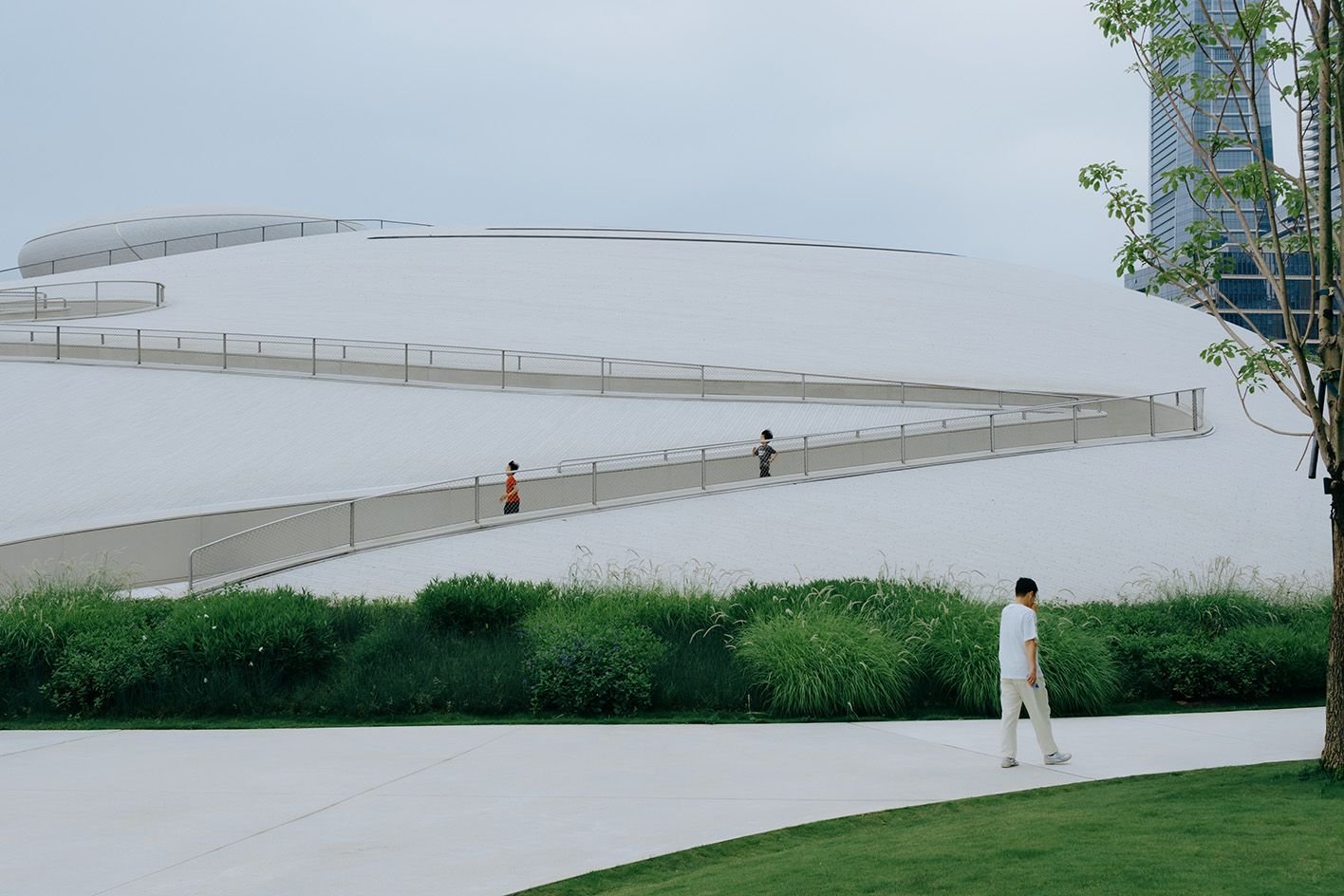 MAD’s Shenzhen Bay Culture Square encourages you not to look up, but to wander through