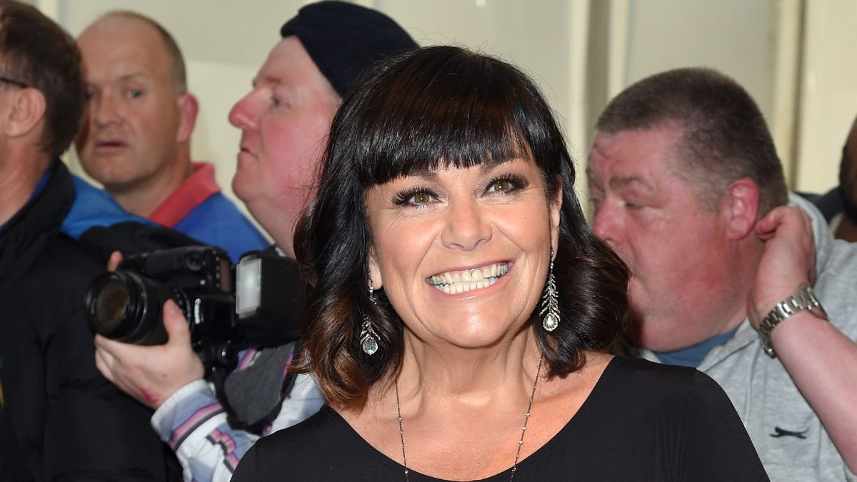 Dawn French's nude selfie—fans and celebrities fawn over star's natural beauty
