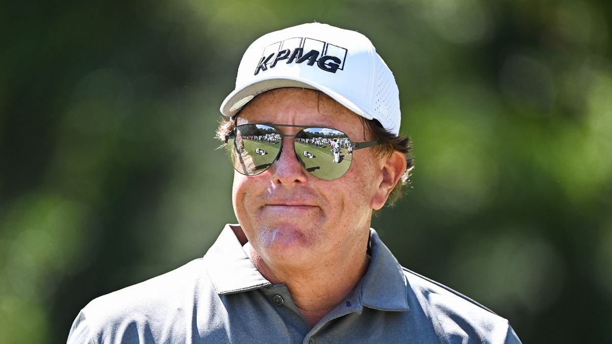 Mickelson 'Either Told Or Strongly Encouraged Not To Come' By Augusta National
