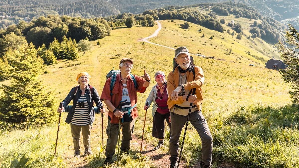Walking three hours a week helps prevent early death (and lower stroke risk)