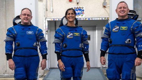 'I really like these suits.' Boeing's snazzy (and flexible) Starliner spacesuits have astronauts buzzing (exclusive)