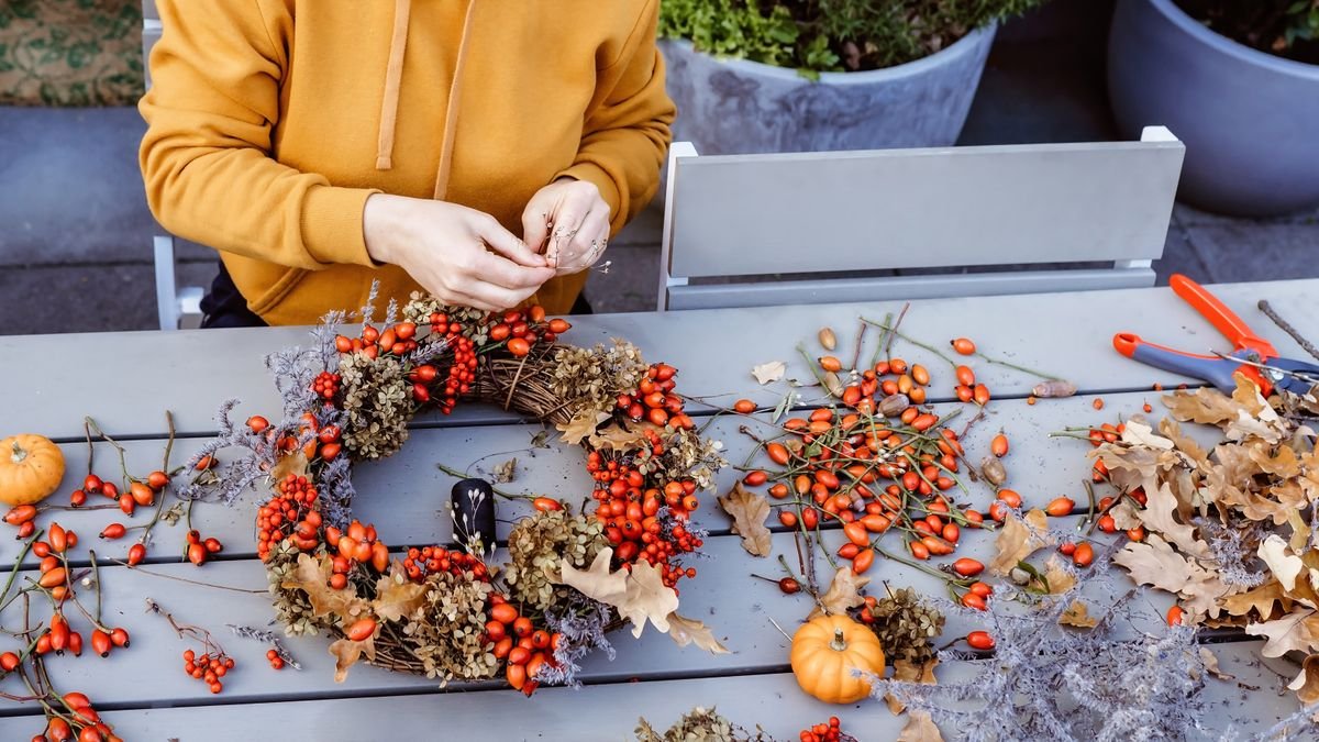 The best fall wreath styles for your door and mantelpiece