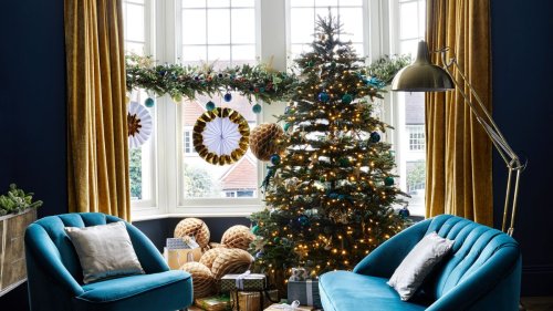 'I can't believe I didn't know these sooner!' - 6 genius Christmas light hacks you need to know before decorating