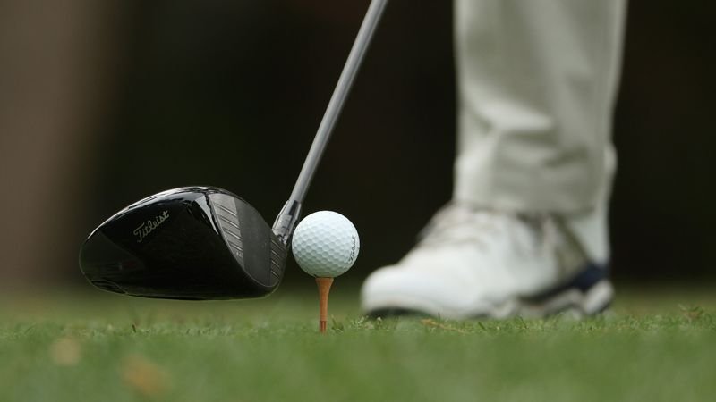 How Far Do Male Golfers Hit Their Drives?