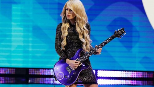 This stunning orchestral version of Stairway To Heaven, featuring Orianthi on guitar, will make you fall in love with Led Zeppelin all over again