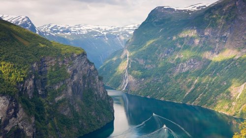 Why does Norway have so many fjords?