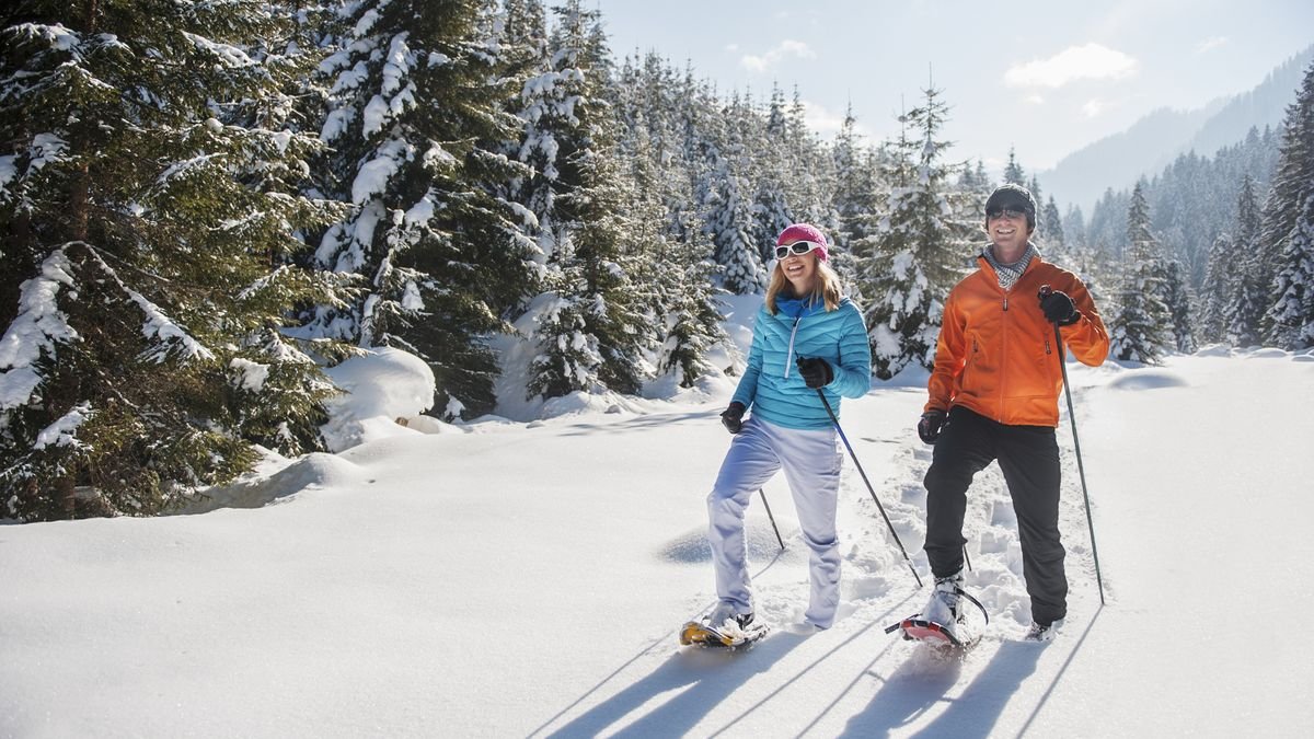The beginner's guide to snowshoeing - cover