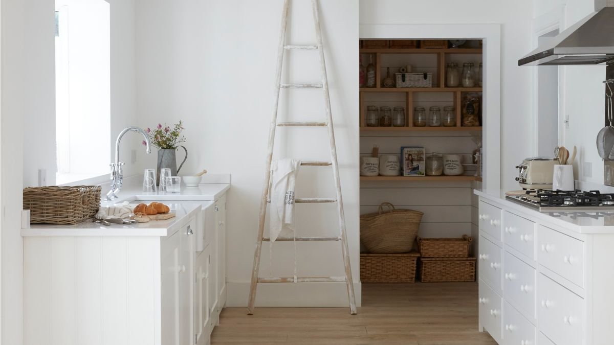 We're drooling over these gorgeous kitchen pantry designs