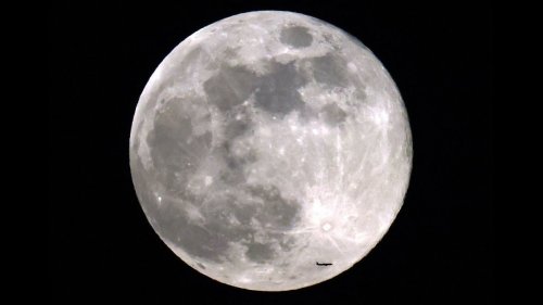 See November's Full Beaver Moon light up the sky around the world (photos)