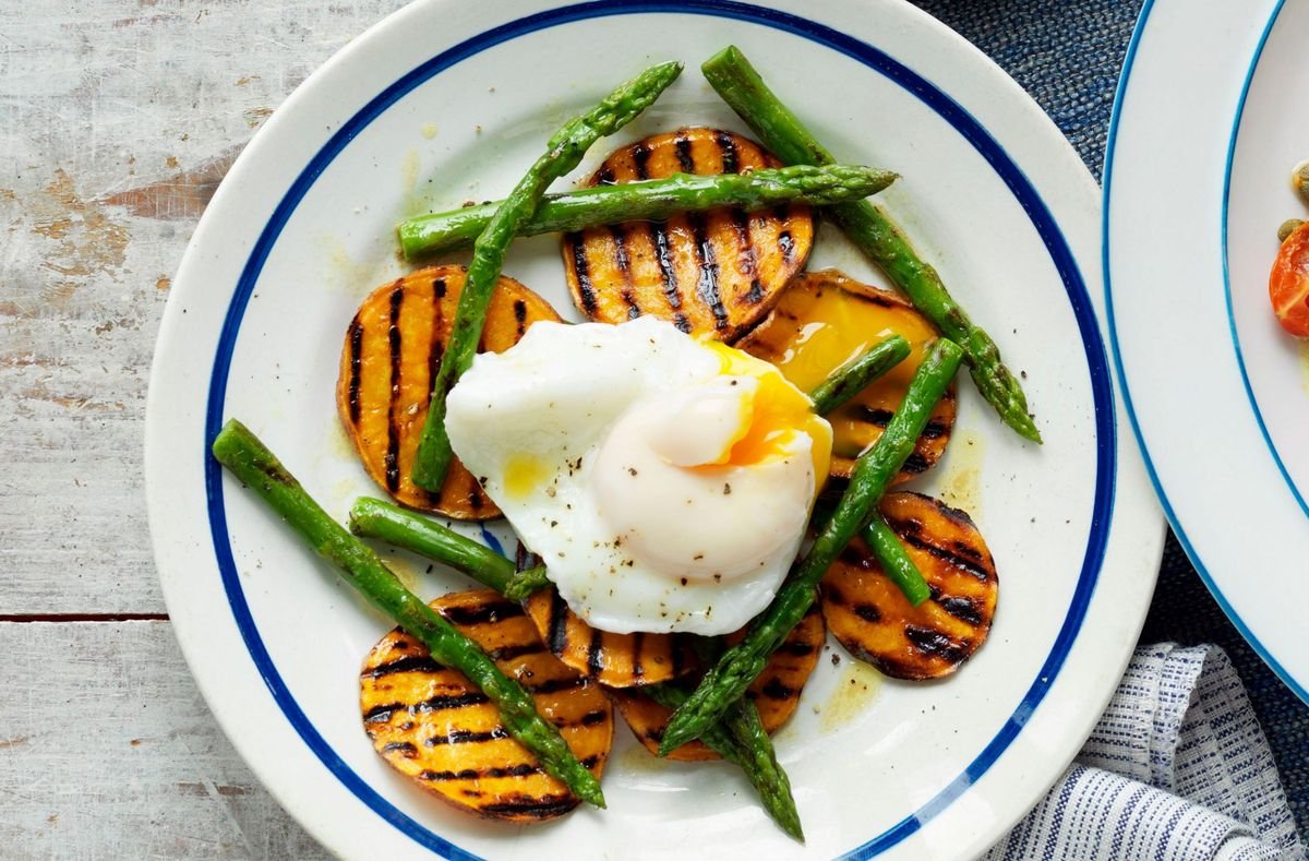 Griddled asparagus, sweet potato and poached egg