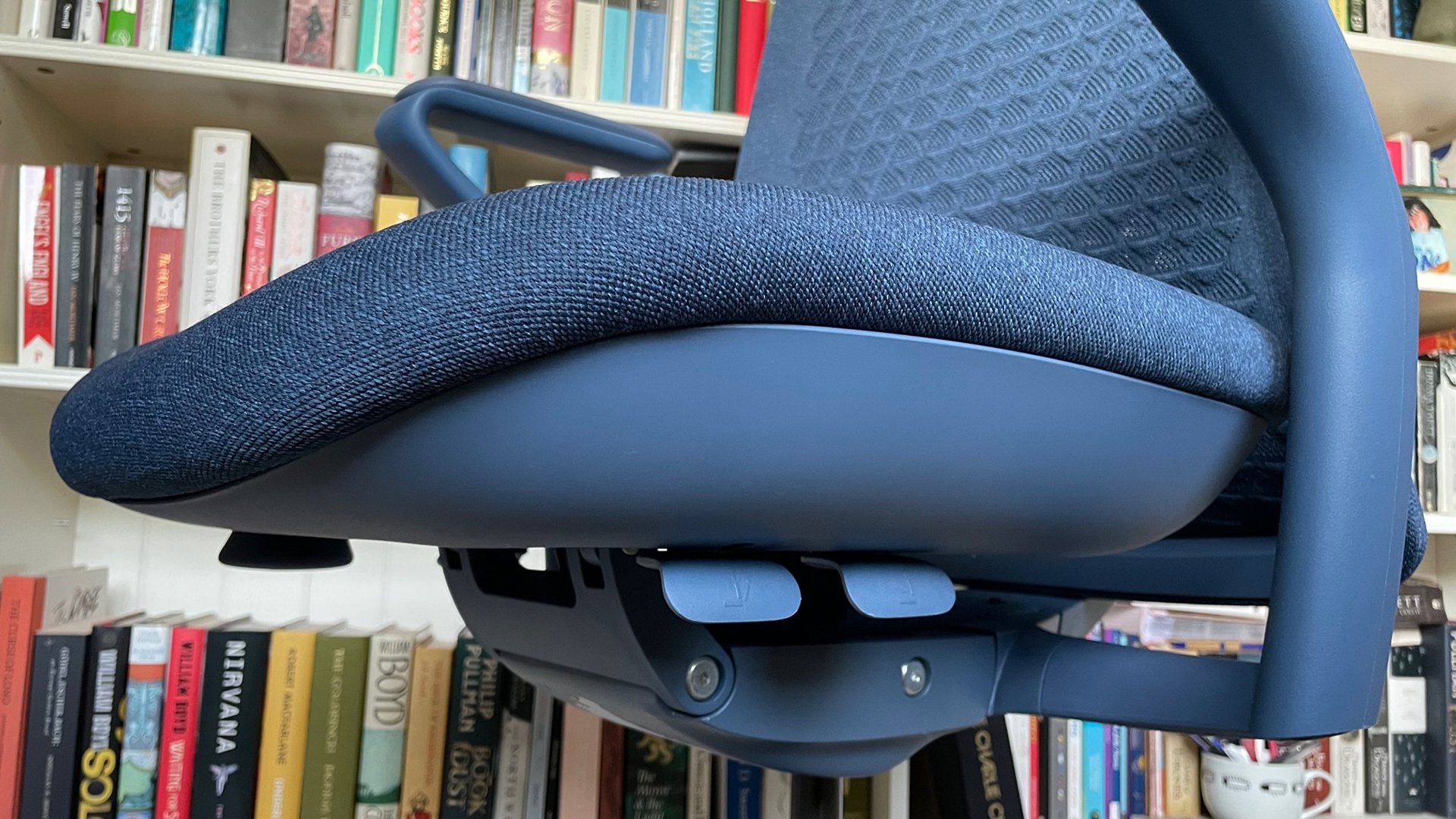 OK, I think I may have found the best office chair for creatives