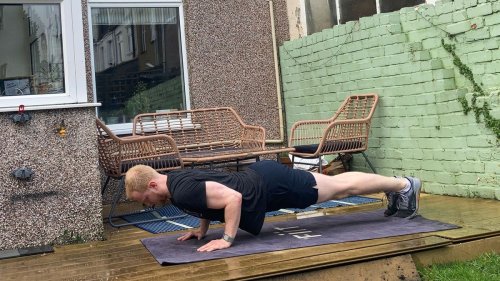 I swapped the gym for Schwarzenegger’s two-move bodyweight workout, and it showed you can build muscle without weights