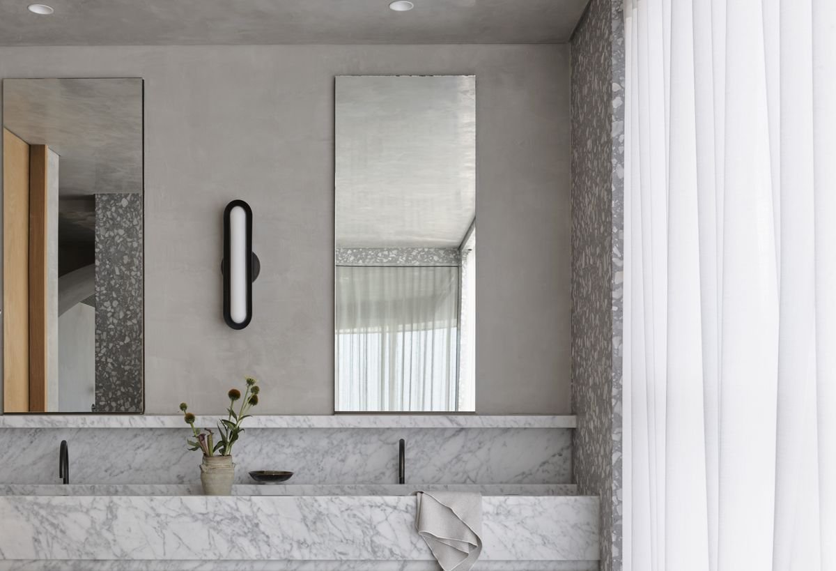 What's The Best Material for Bathroom Curtains? — Designers Unanimously Agree on This 'Stylish and Durable' Option