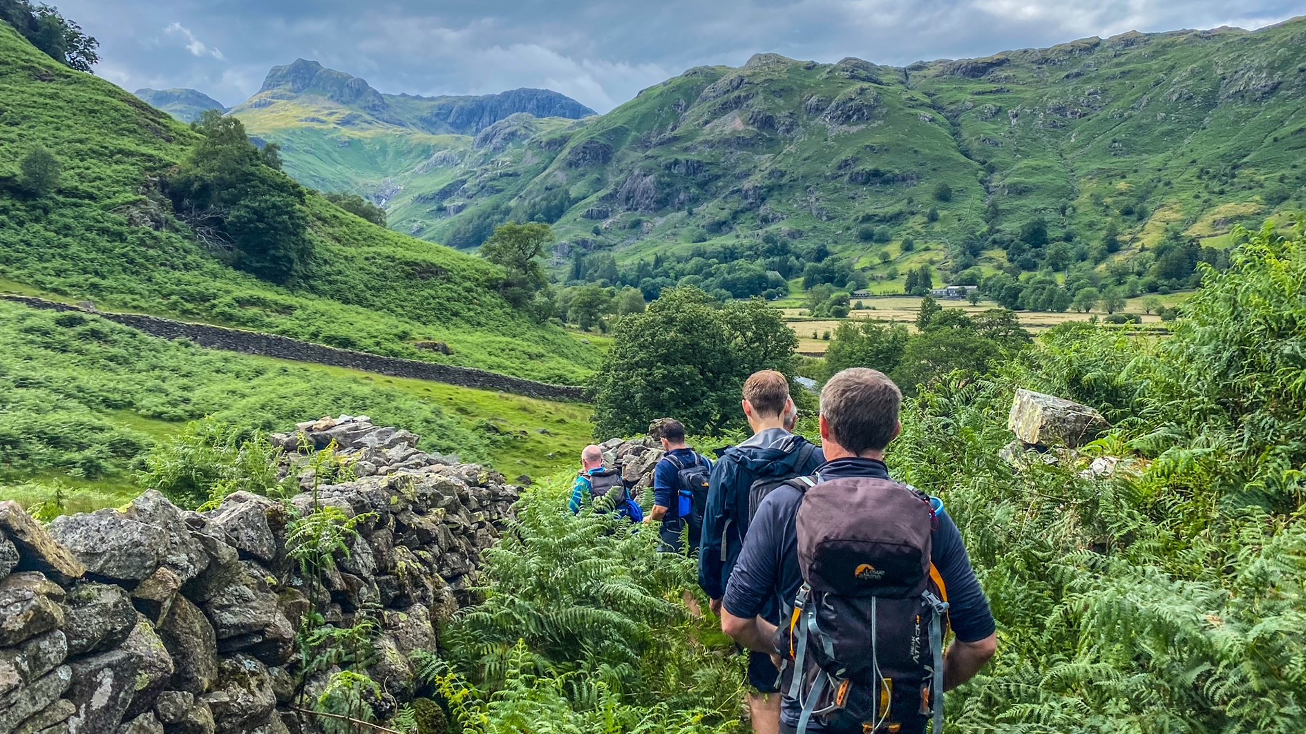 What’s better, hiking alone or with other people?