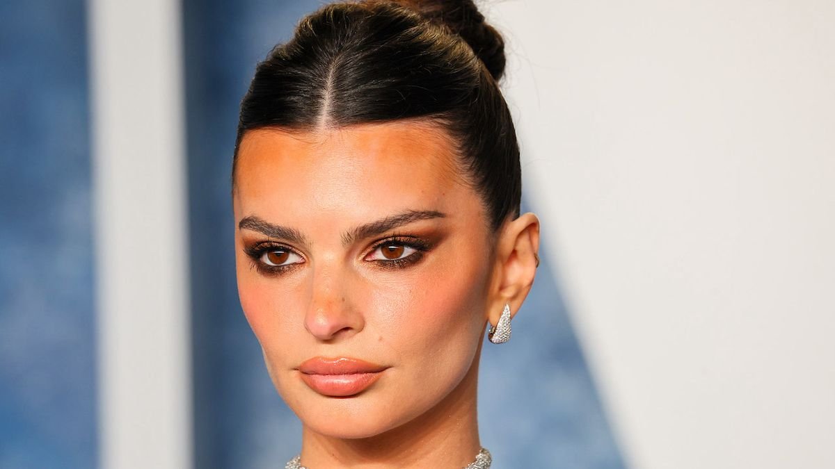 Emily Ratajkowski Made A Major Fashion Statement By Rocking See-Through Dress At Oscar Party
