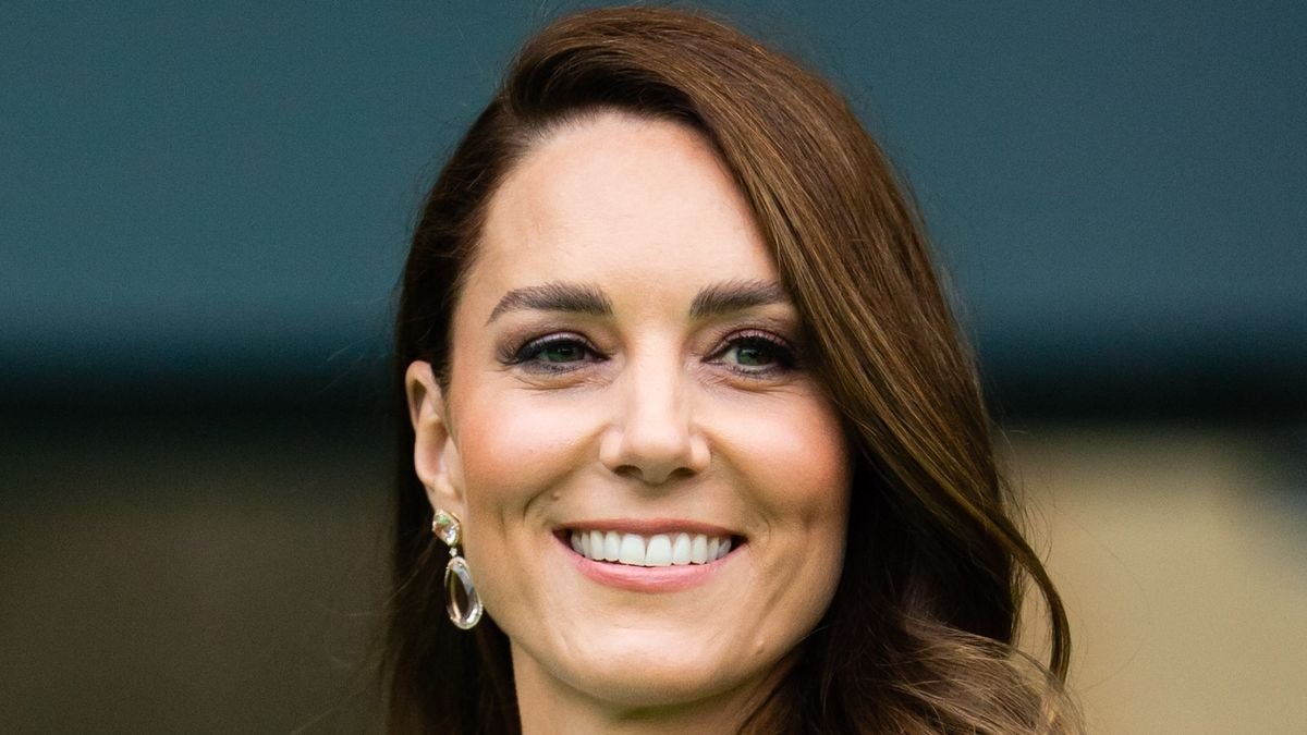 Kate Middleton’s favorite dress brand Self Portrait has an amazing early sale that’s too good to miss