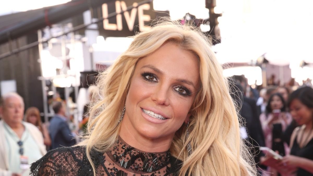 Britney Spears reveals she had 'bad experiences' with 'Botox' and 'needles'