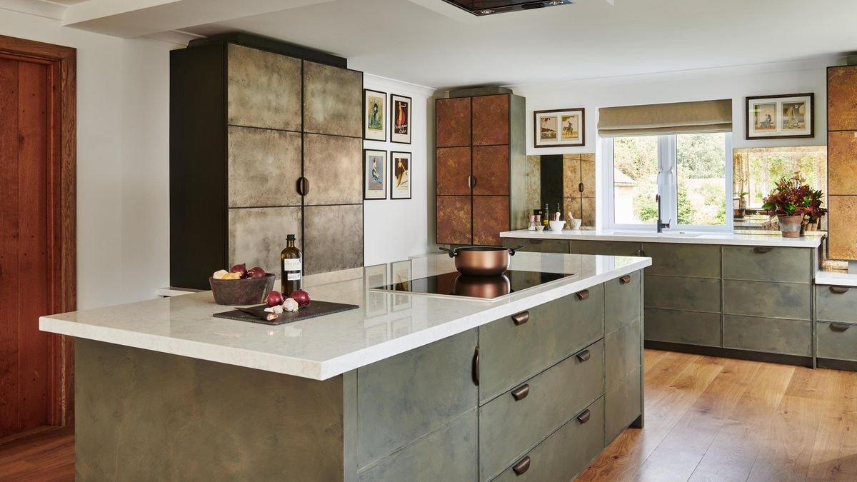 5 metallic kitchen design tricks we've learned from this family space