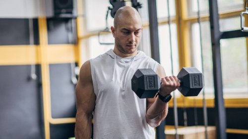 Should you lift heavy or light weights to build muscle?