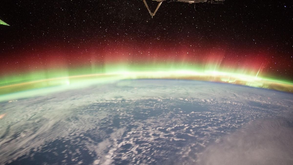 Massive 'proton aurora' blasted a 250-mile-wide hole in Earth's ozone layer