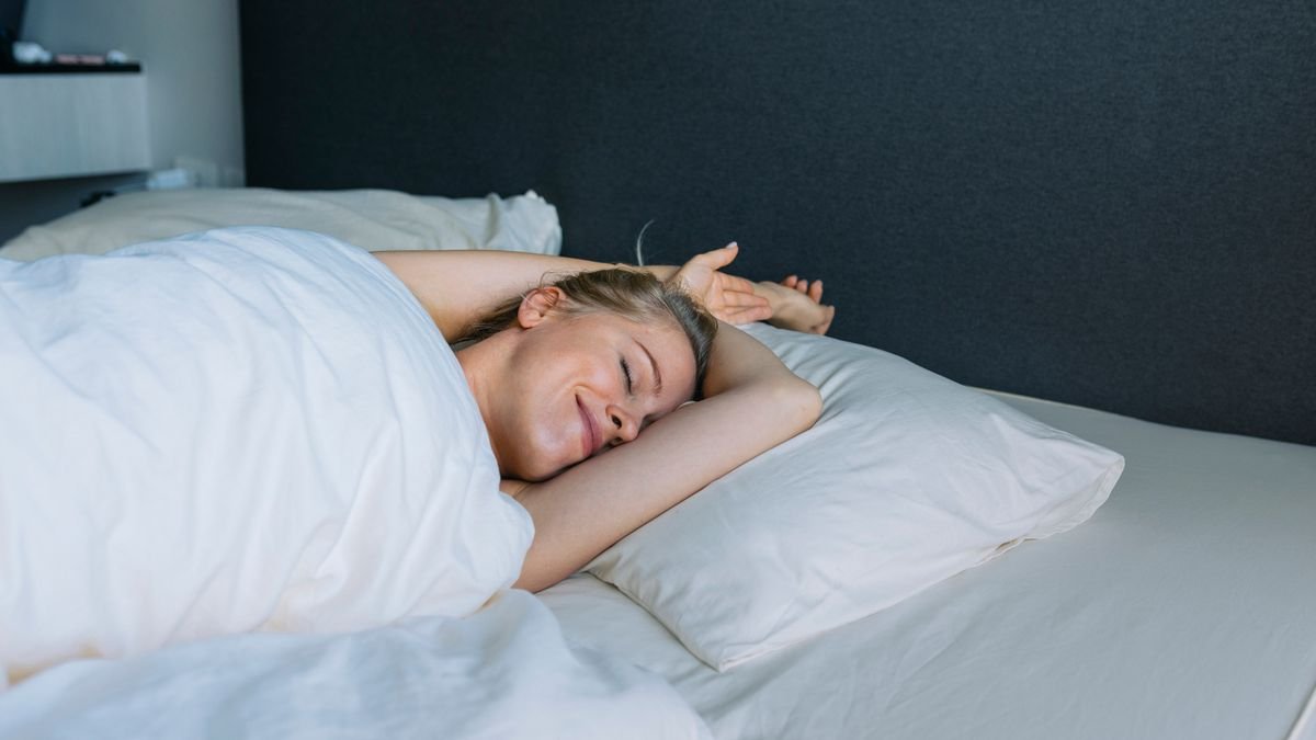 Sleeping naked improves the quality of your sleep, according to science