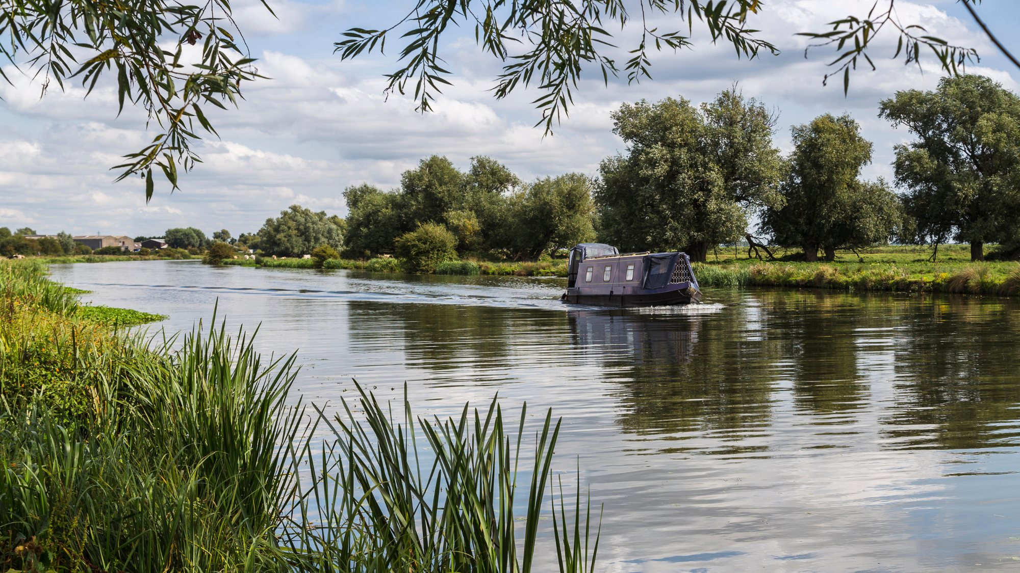 Discover Britain's Most Scenic Canal Routes: A Slow Travel Adventure Through Time