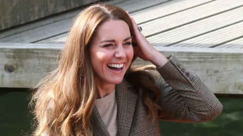 Princess Kate Apparently Wears “Very Little Makeup” and “No One Gives Her a Second Glance” When Picking Her Kids Up from School