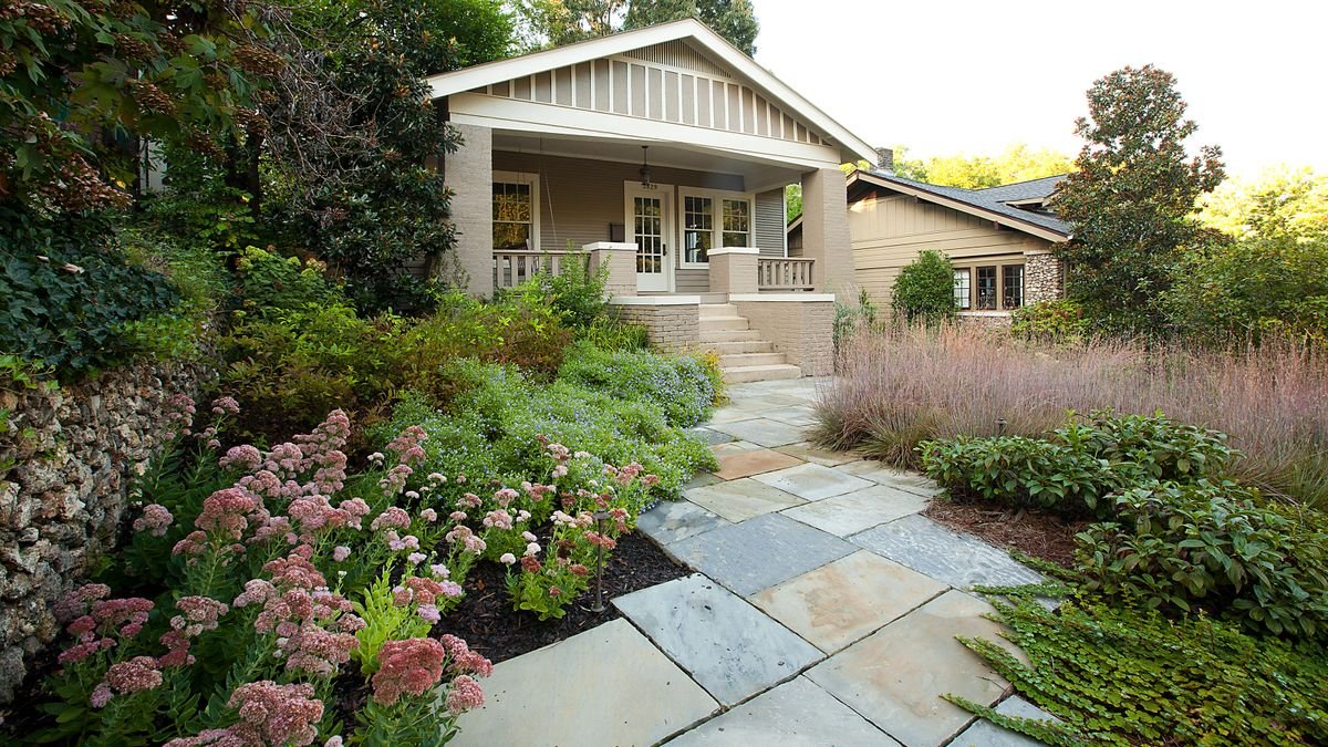 Boost your curb appeal with these front lawn and entrance ideas ...