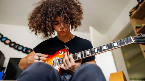 10 mistakes every beginner guitarist makes