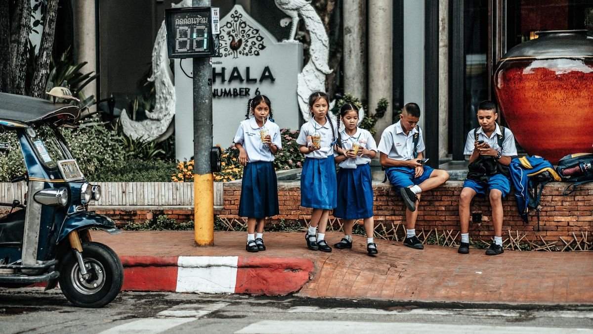 10 travel photography tips: shoot side streets and visual treats
