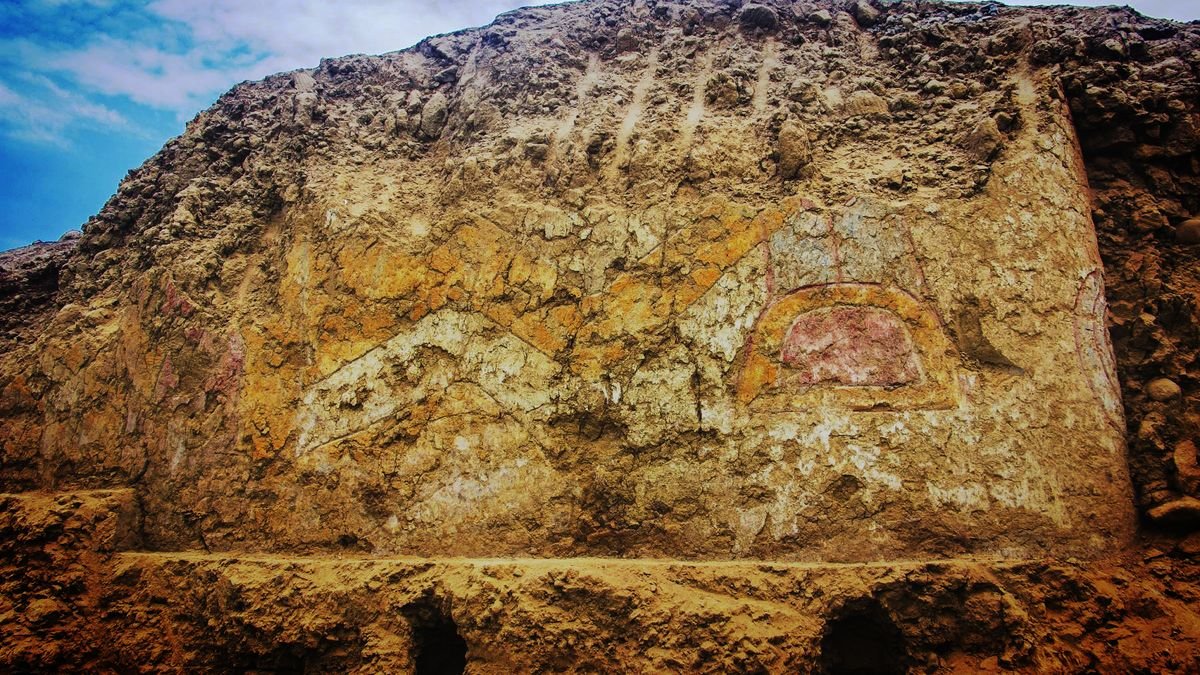 Knife-wielding spider god mural unearthed in Peru