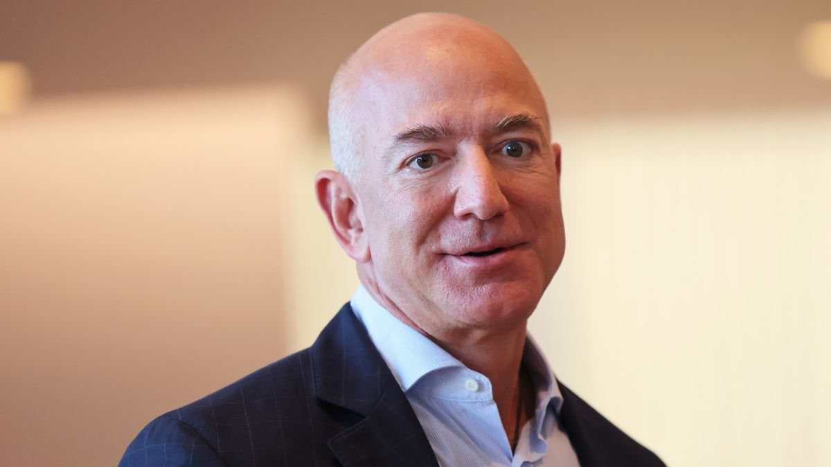 Jeff Bezos heralds New World's success 'after many failures and setbacks in gaming'