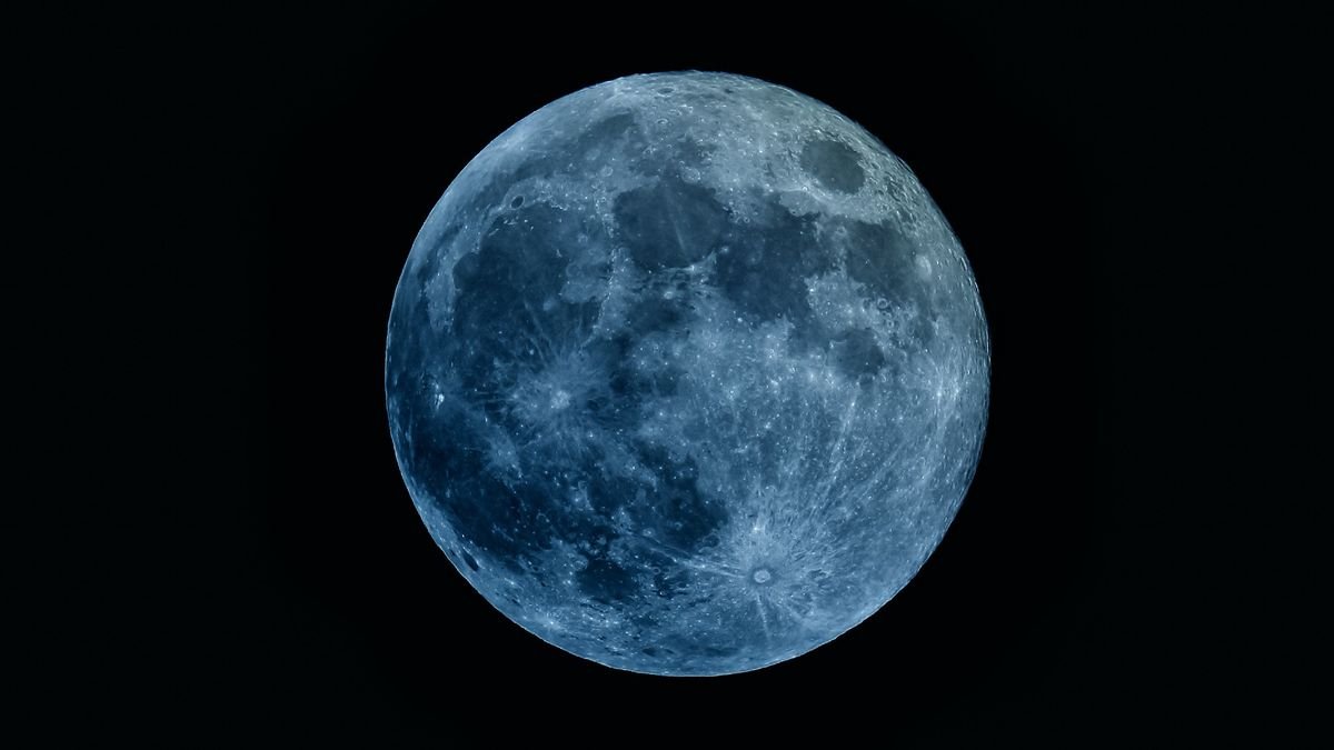 Blue Moon Viewing Tips: See the Biggest and Brightest Full Moon This Year