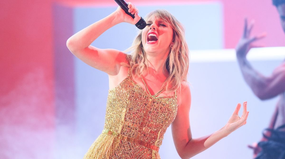 The Taylor Swift workout routine takes a fun approach to fitness