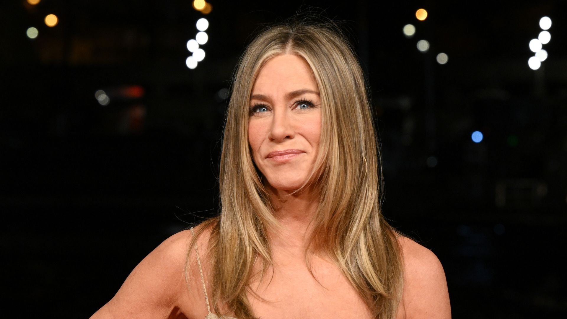 Jennifer Aniston's chic cross-body bag is this season's must-have accessory – here's how to get her look