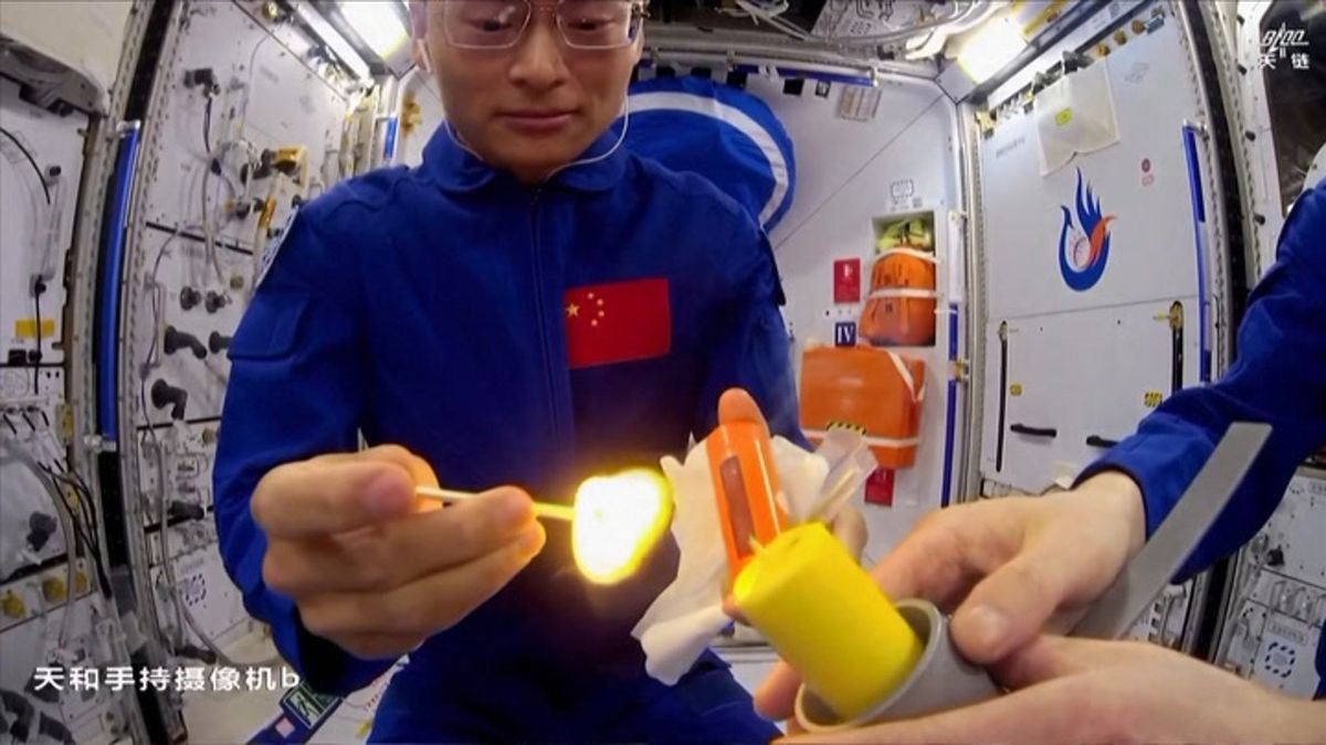 Watch Chinese astronauts light a match on Tiangong space station (video)