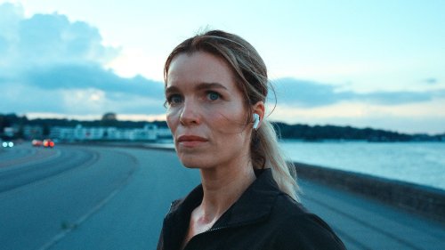 Netflix just dropped a gripping trailer for its new crime thriller — and it's already on my must-watch list
