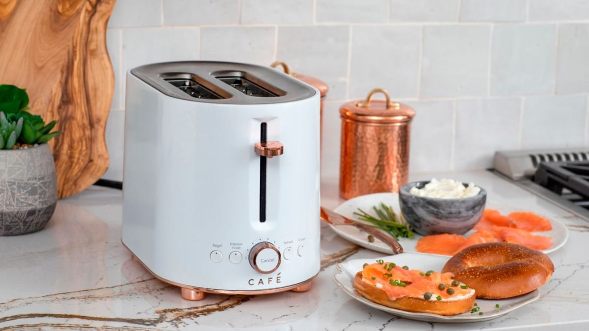 Browse the best toasters for perfect toast and crumpets