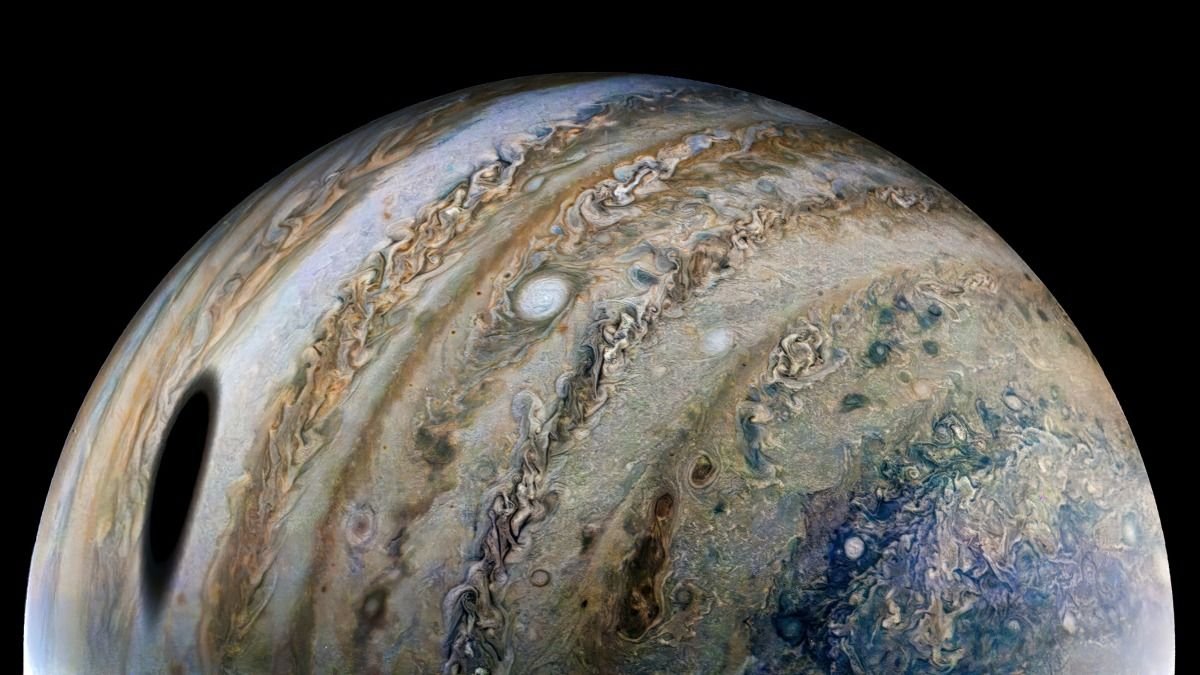 Jupiter is a whirling world in stunning (and woozy) footage from Juno spacecraft