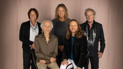 Yes "growing again", says Steve Howe, as band release video for Circles Of Time