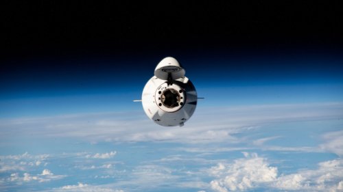 SpaceX CRS-32 Dragon cargo capsule arrives at the ISS with 6,700 pounds of supplies (video)