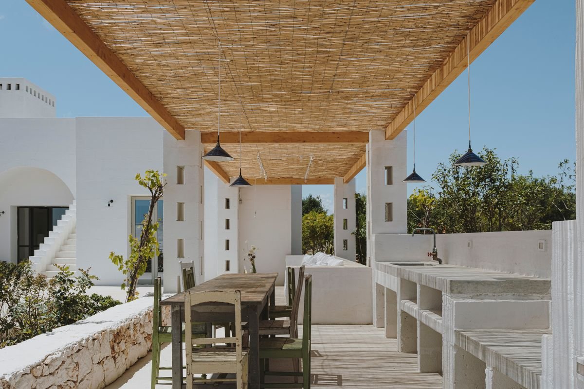 These inexpensive patio shade ideas are light on the pocket, but still look great